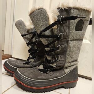 Sorel Tivoli High II Shearling Snow Boot Grey suede womens size 9 shoes